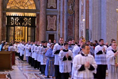 PontifiaklamtPetersdom1.jpg