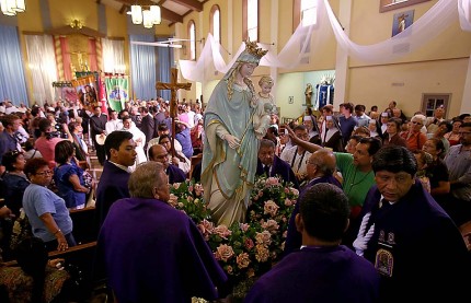 procession_angels01-430x277.jpg