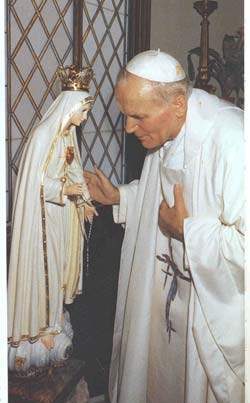 JohnPaulWorshipsMary.jpg