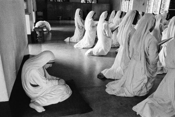 motherteresastatue.jpg